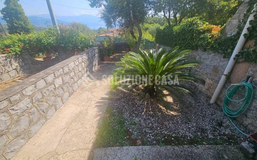 SCD1367 Villetta a schiera con giardino e vista mare a Scario