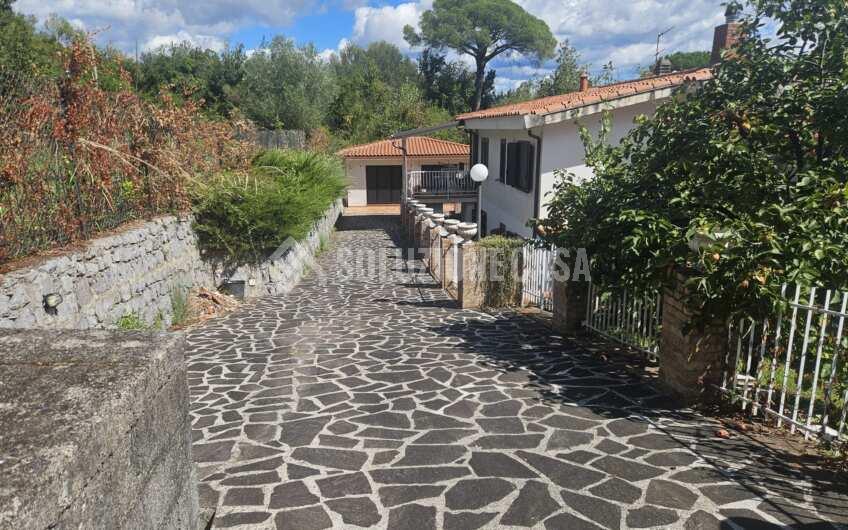 SCD1376 Stupenda villa in pietra con ampio giardino a Scario