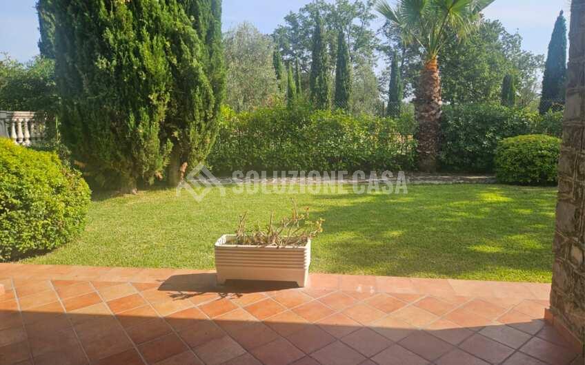 SCD1376 Stupenda villa in pietra con ampio giardino a Scario