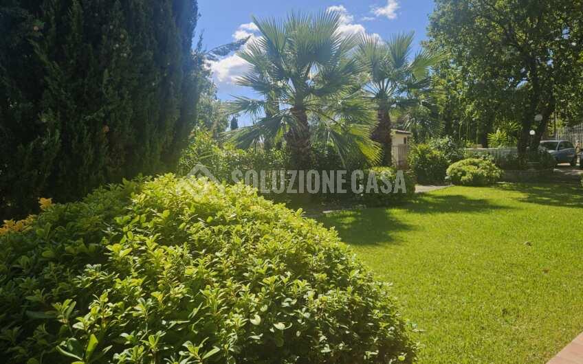 SCD1376 Stupenda villa in pietra con ampio giardino a Scario