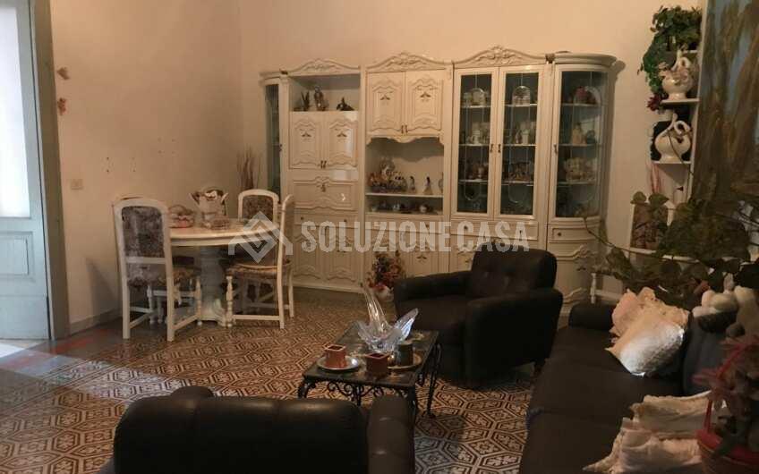 SCD1374 Palazzo storico con giardino e vista mare a Vibonati