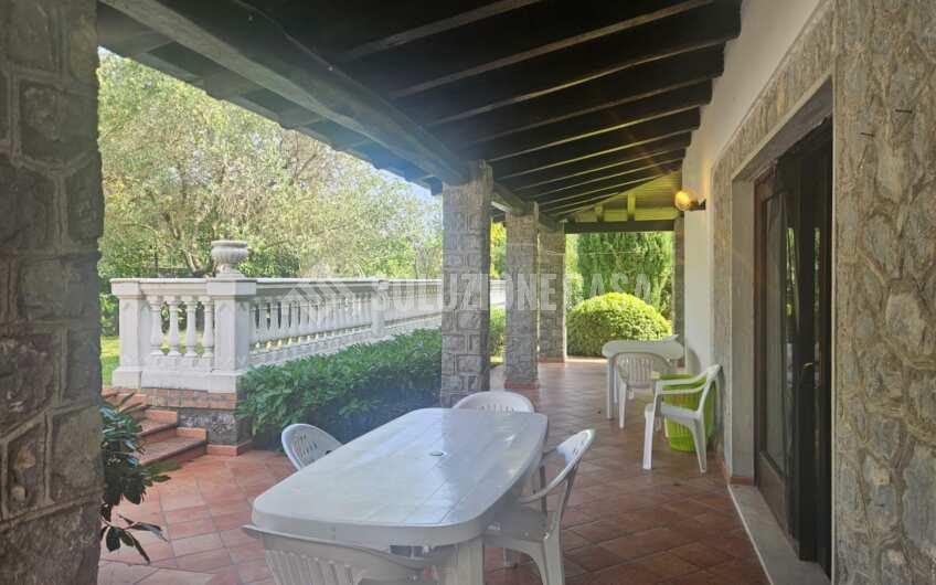 SCD1376 Stupenda villa in pietra con ampio giardino a Scario