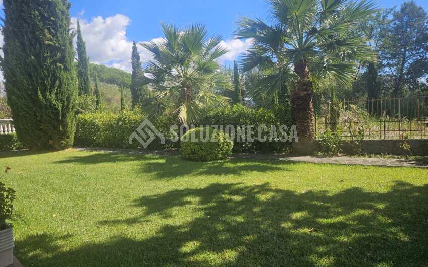 SCD1376 Stupenda villa in pietra con ampio giardino a Scario