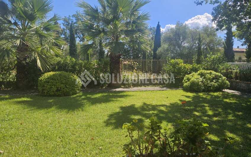 SCD1376 Stupenda villa in pietra con ampio giardino a Scario