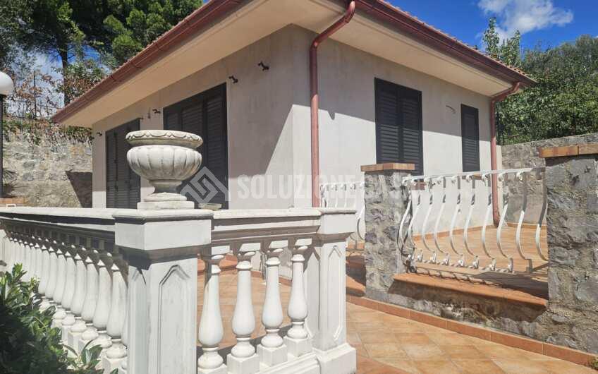 SCD1376 Stupenda villa in pietra con ampio giardino a Scario