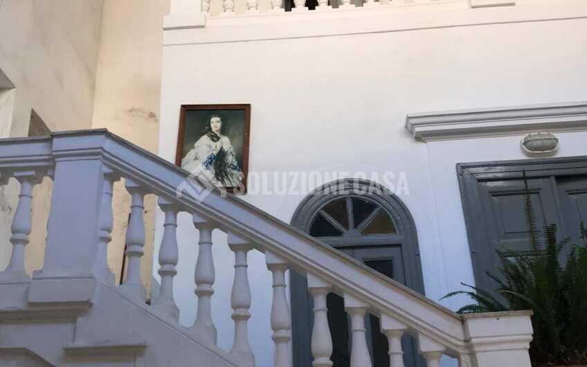SCD1374 Palazzo storico con giardino e vista mare a Vibonati