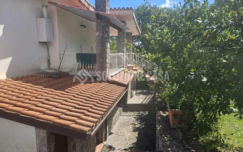 SCD1376 Stupenda villa in pietra con ampio giardino a Scario
