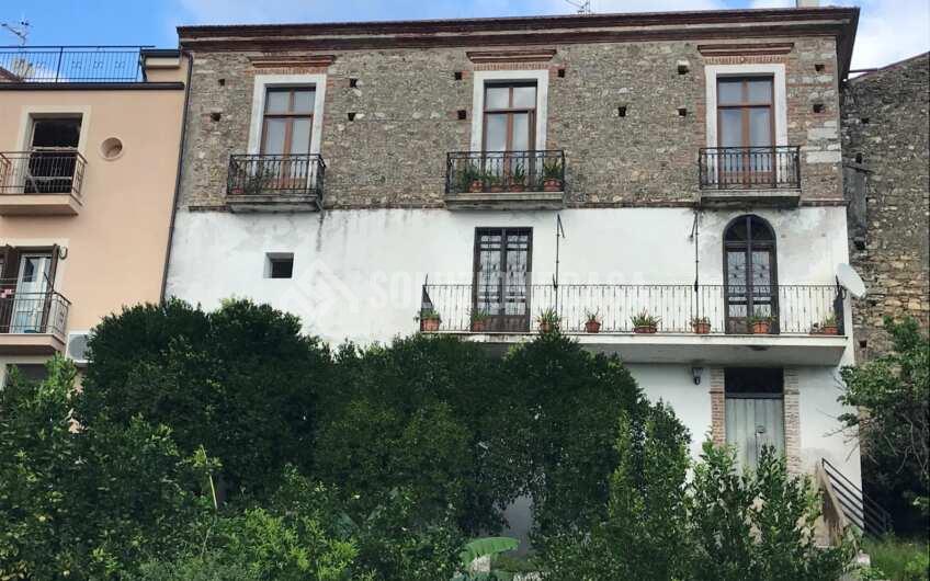 SCD1374 Palazzo storico con giardino e vista mare a Vibonati