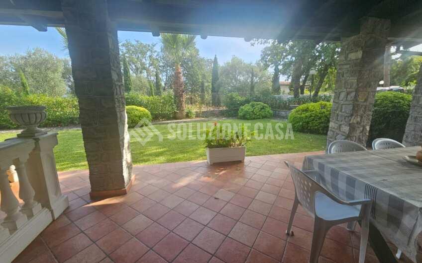 SCD1376 Stupenda villa in pietra con ampio giardino a Scario