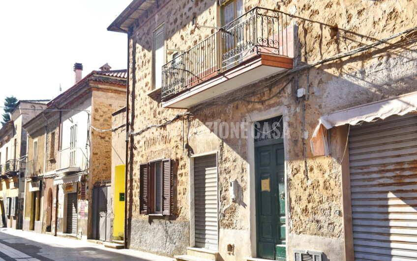 SC1385 Fabbricato con loggia vista mare sul corso di Santa Maria di Castellabate