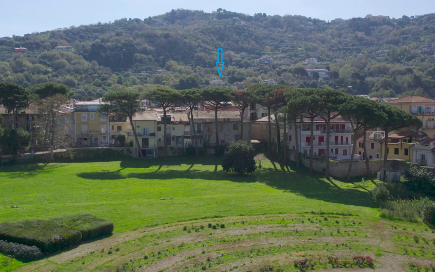 SC1385 Fabbricato con loggia vista mare sul corso di Santa Maria di Castellabate