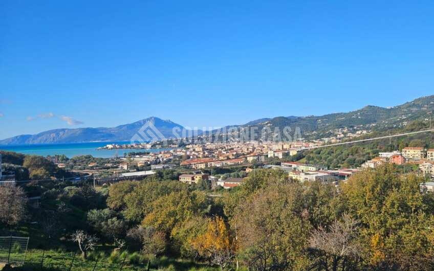 SCD1392 Appartamento su due livelli con giardino e vista mare a Sapri