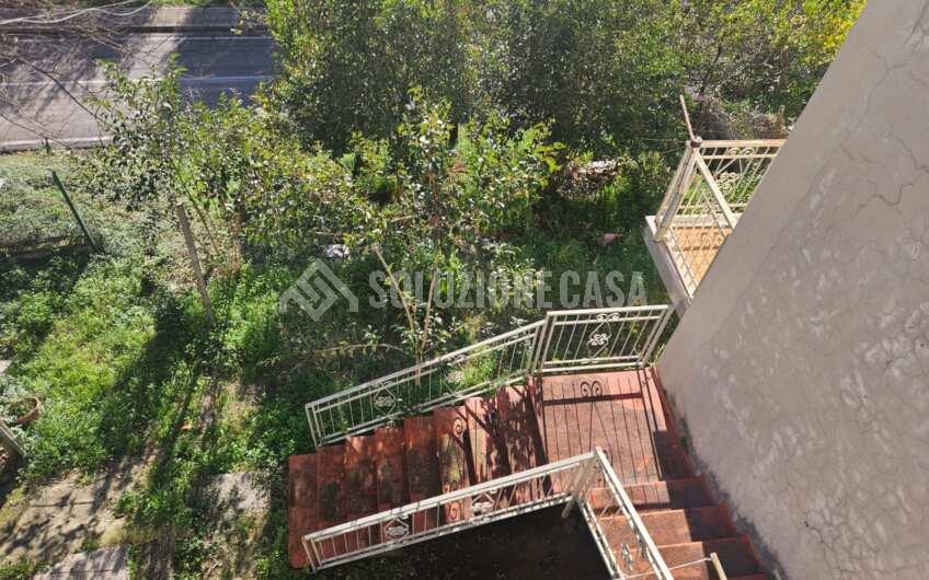 SCD1392 Appartamento su due livelli con giardino e vista mare a Sapri