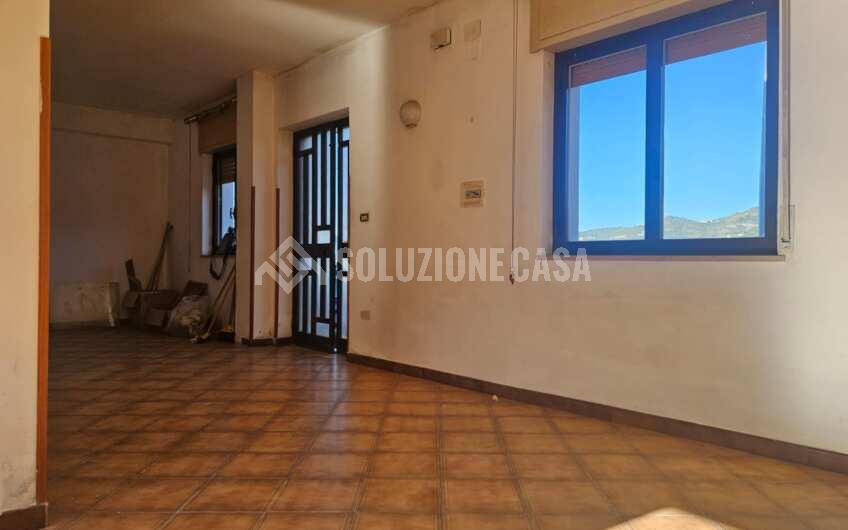 SCD1392 Appartamento su due livelli con giardino e vista mare a Sapri