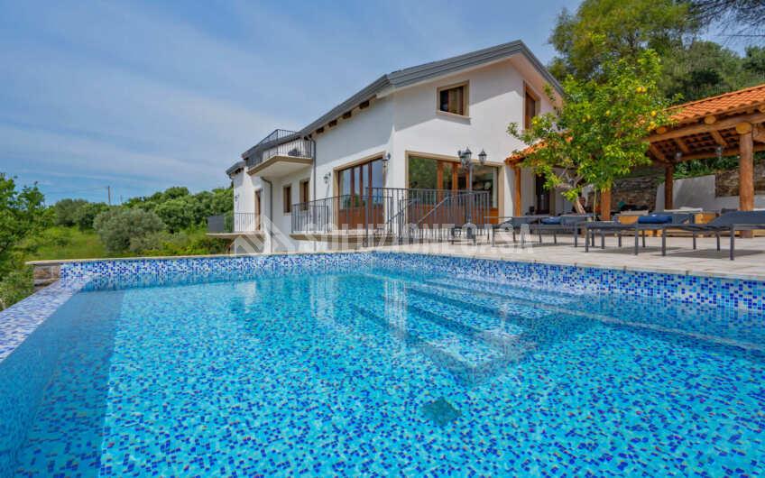 SC1405 Prestigiosa Villa panoramica con piscina a sfioro nel Cilento