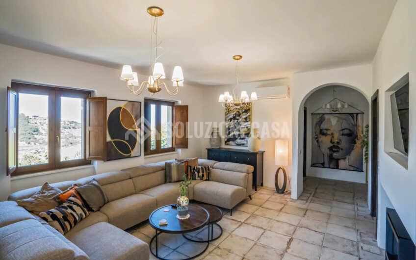 SC1405 Prestigiosa Villa panoramica con piscina a sfioro nel Cilento