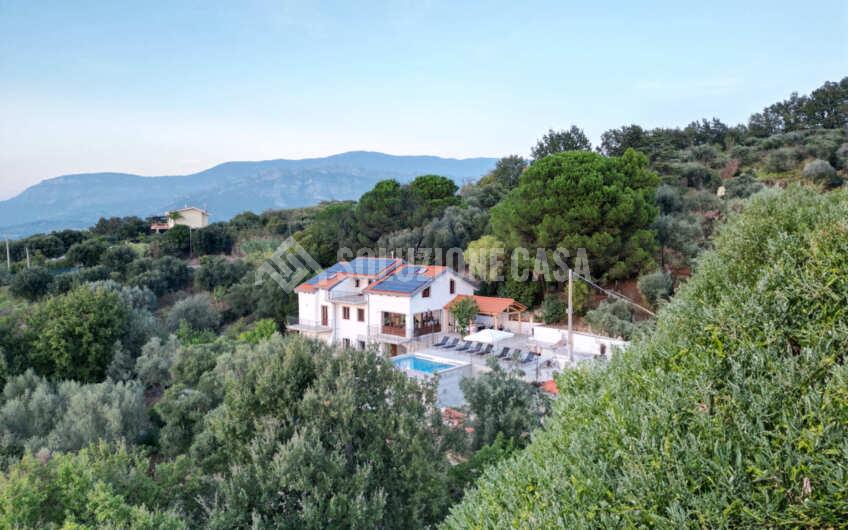 SC1405 Prestigiosa Villa panoramica con piscina a sfioro nel Cilento
