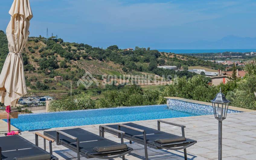 SC1405 Prestigiosa Villa panoramica con piscina a sfioro nel Cilento