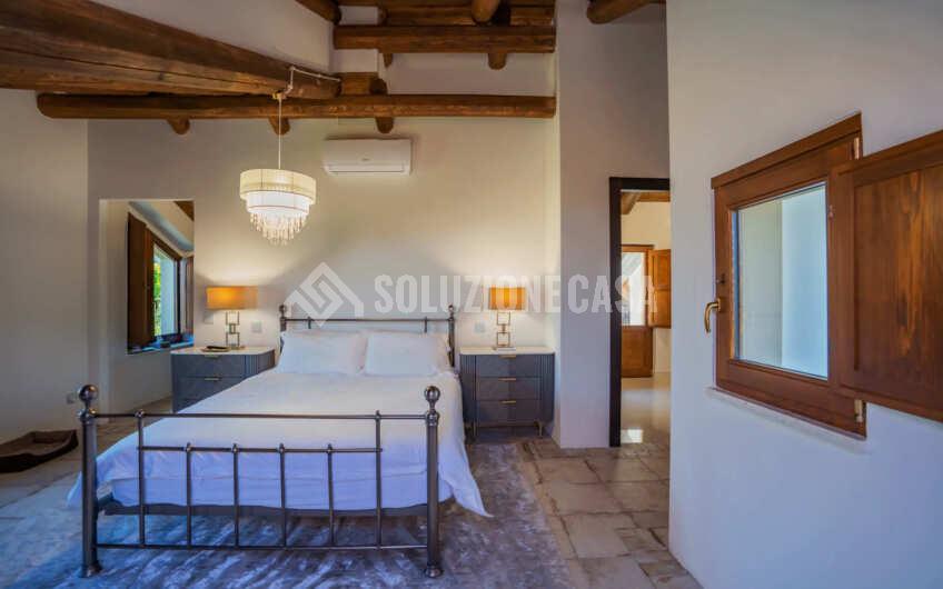 SC1405 Prestigiosa Villa panoramica con piscina a sfioro nel Cilento