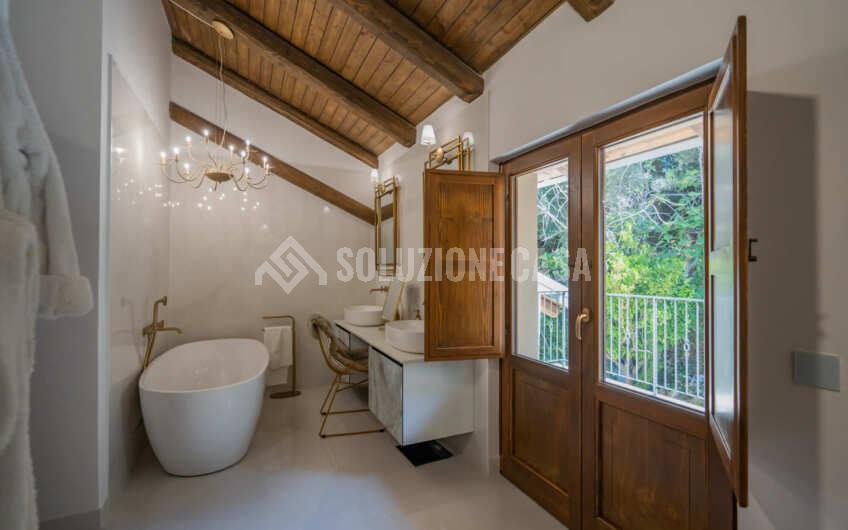 SC1405 Prestigiosa Villa panoramica con piscina a sfioro nel Cilento