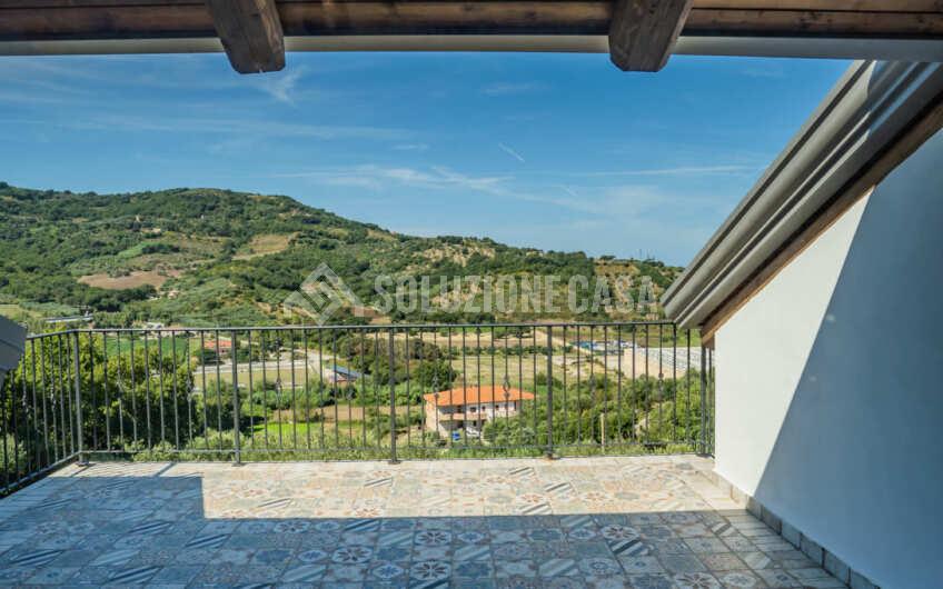 SC1405 Prestigiosa Villa panoramica con piscina a sfioro nel Cilento