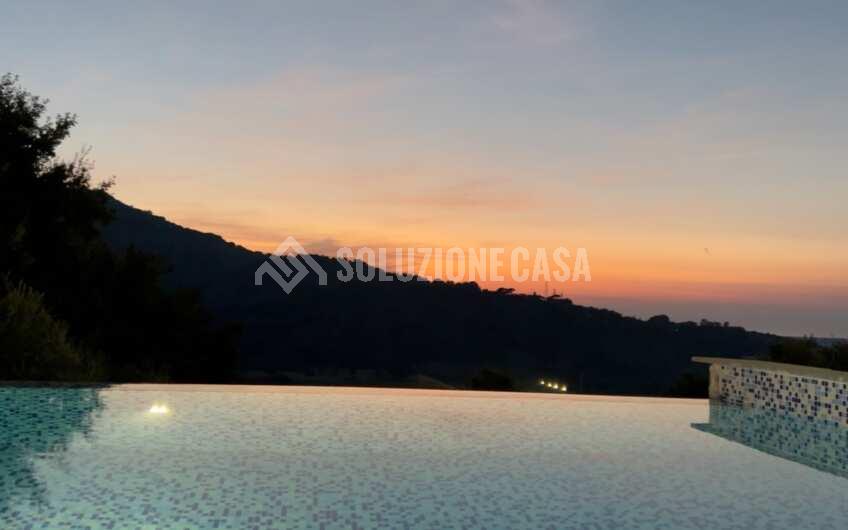 SC1405 Prestigiosa Villa panoramica con piscina a sfioro nel Cilento