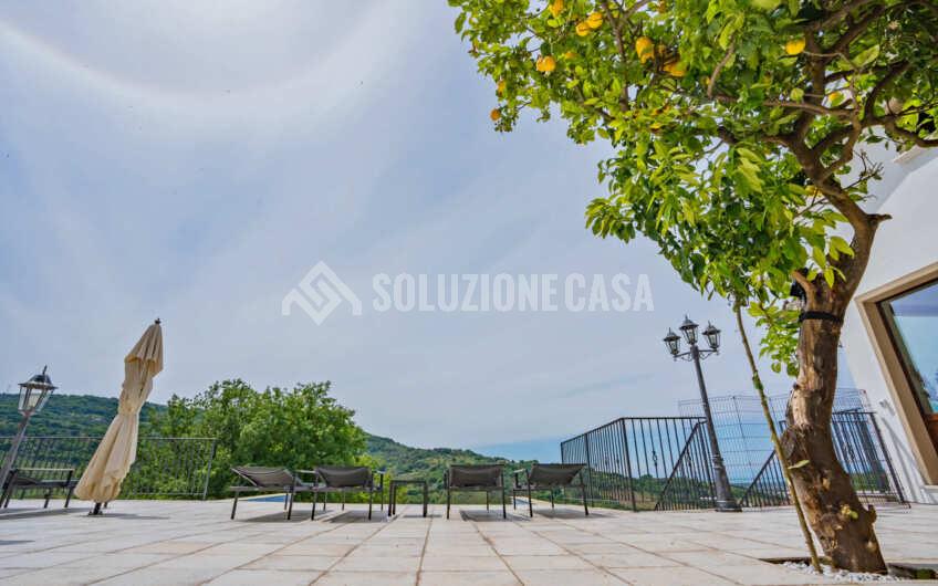 SC1405 Prestigiosa Villa panoramica con piscina a sfioro nel Cilento