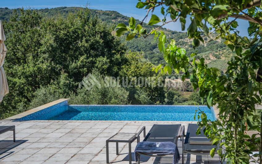 SC1405 Prestigiosa Villa panoramica con piscina a sfioro nel Cilento