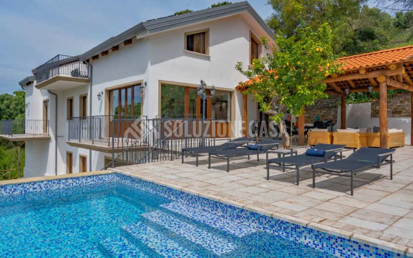 SC1405 Prestigiosa Villa panoramica con piscina a sfioro nel Cilento