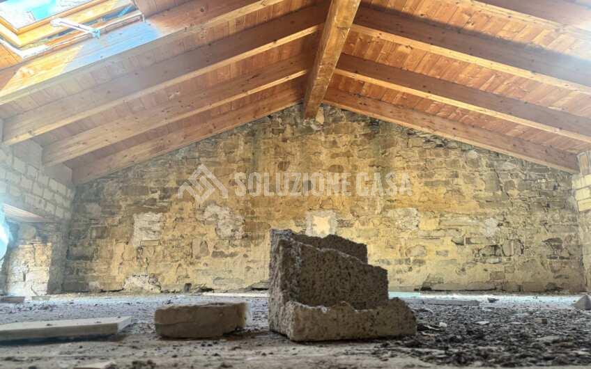 SC786 Appartamento da ristrutturare nel borgo di Ostigliano, Perito