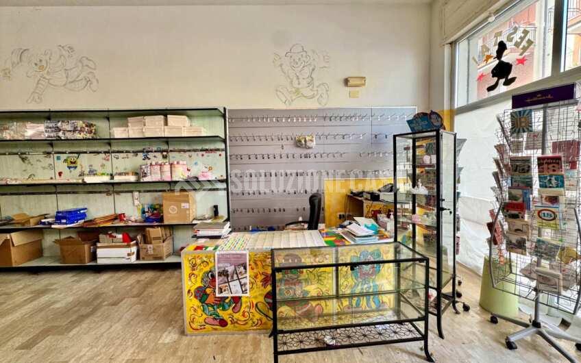 SC1407 Vendesi locale commerciale in prossimità della piazza di Agropoli