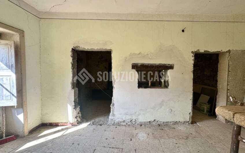 SC786 Appartamento da ristrutturare nel borgo di Ostigliano, Perito
