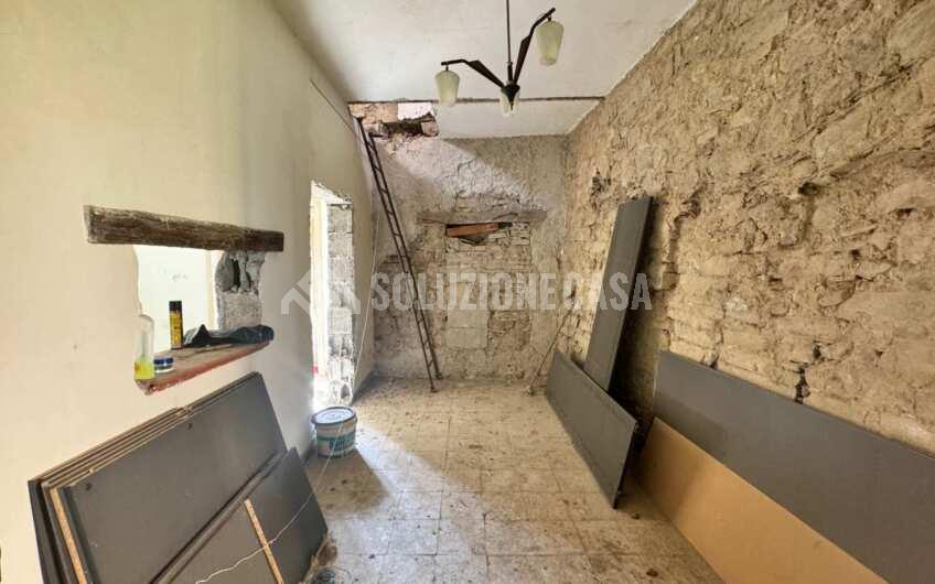 SC786 Appartamento da ristrutturare nel borgo di Ostigliano, Perito