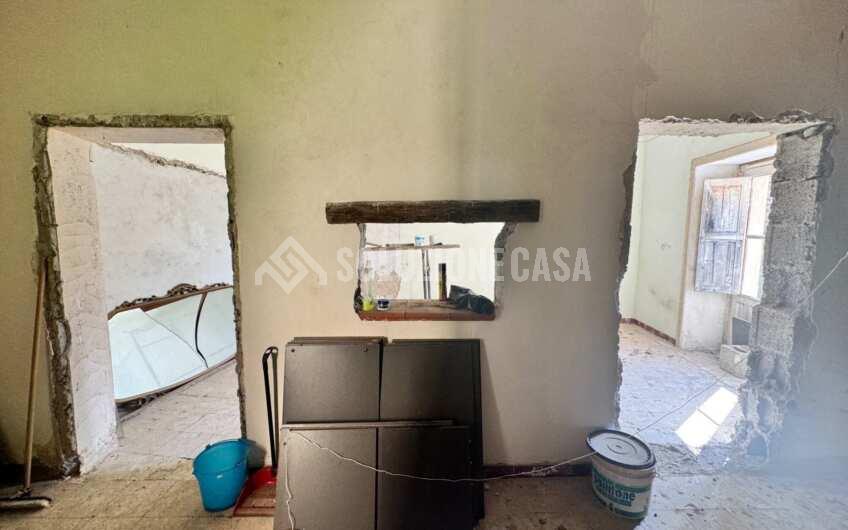 SC786 Appartamento da ristrutturare nel borgo di Ostigliano, Perito