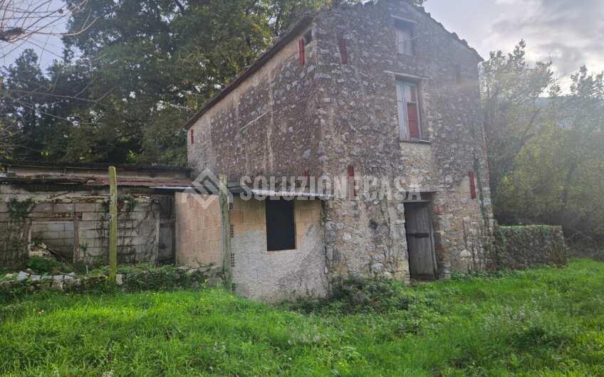SCD1413 Fabbricato rurale con vasto terreno a Celle di Bulgheria