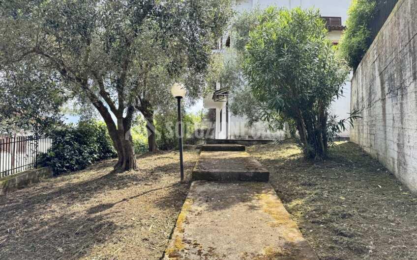 SC1412A Appartamento in villa con giardino zona Cannetiello di Agropoli