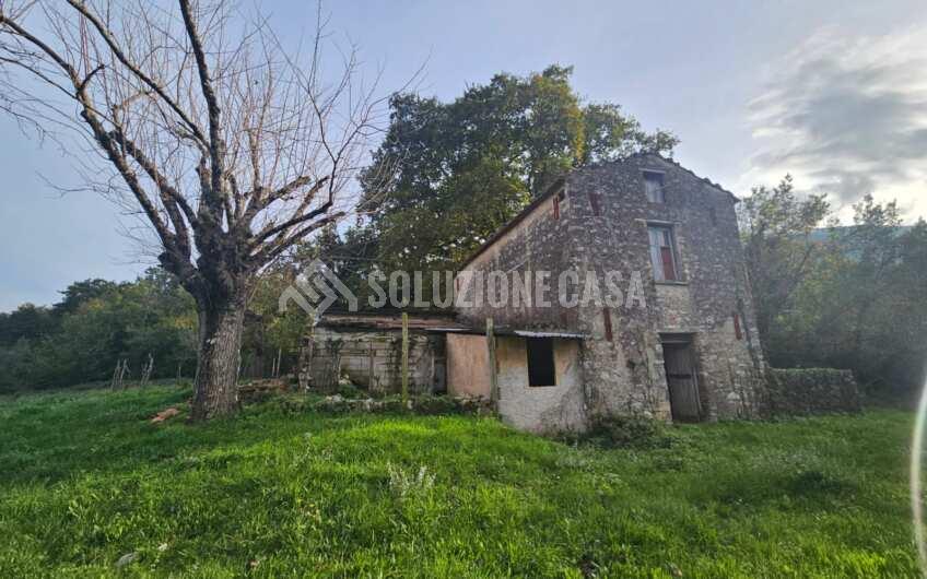 SCD1413 Fabbricato rurale con vasto terreno a Celle di Bulgheria