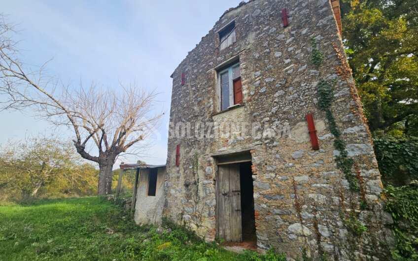 SCD1413 Fabbricato rurale con vasto terreno a Celle di Bulgheria