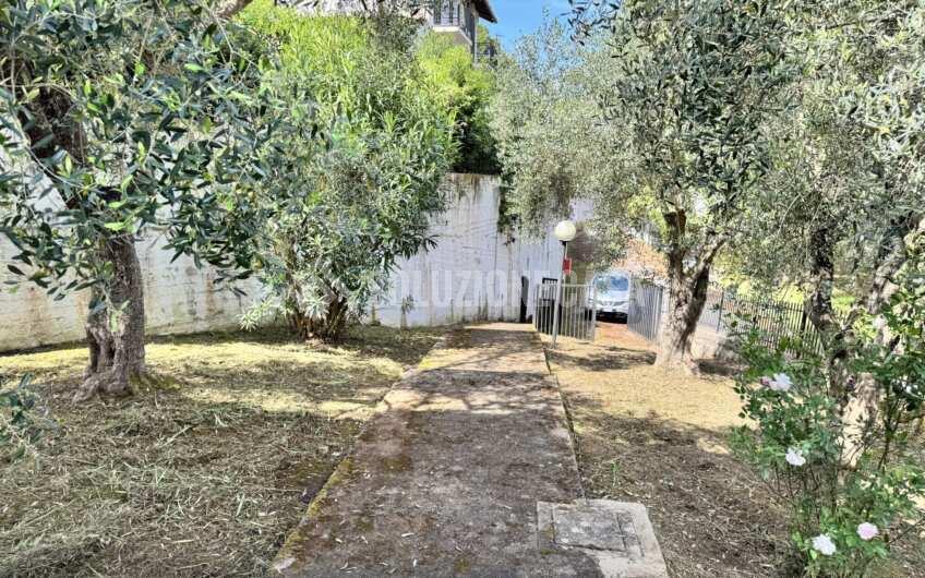 SC1412A Appartamento in villa con giardino zona Cannetiello di Agropoli
