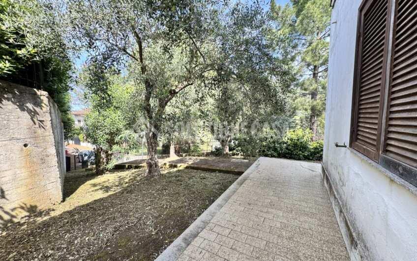 SC1412A Appartamento in villa con giardino zona Cannetiello di Agropoli