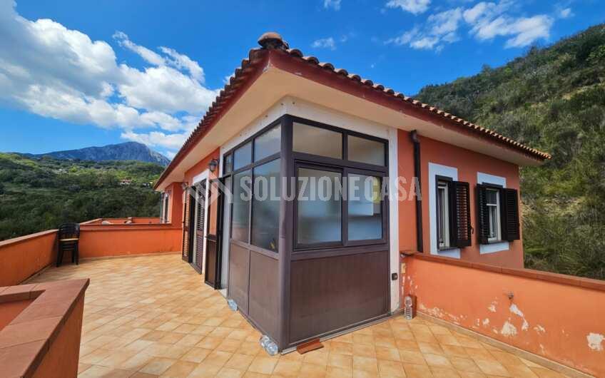 SCD1409 Villetta a schiera con giardino e terrazzi vista mare incantevole a Scario