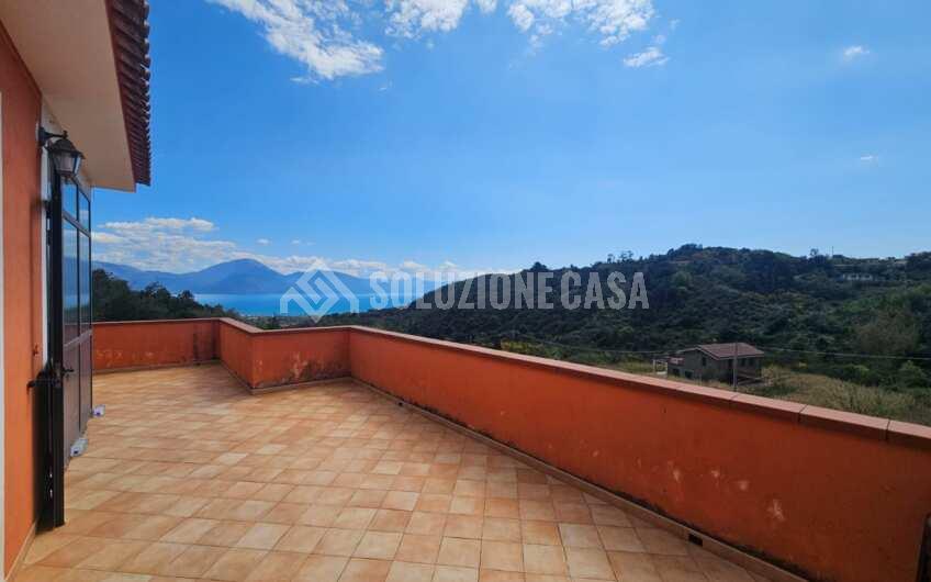 SCD1409 Villetta a schiera con giardino e terrazzi vista mare incantevole a Scario